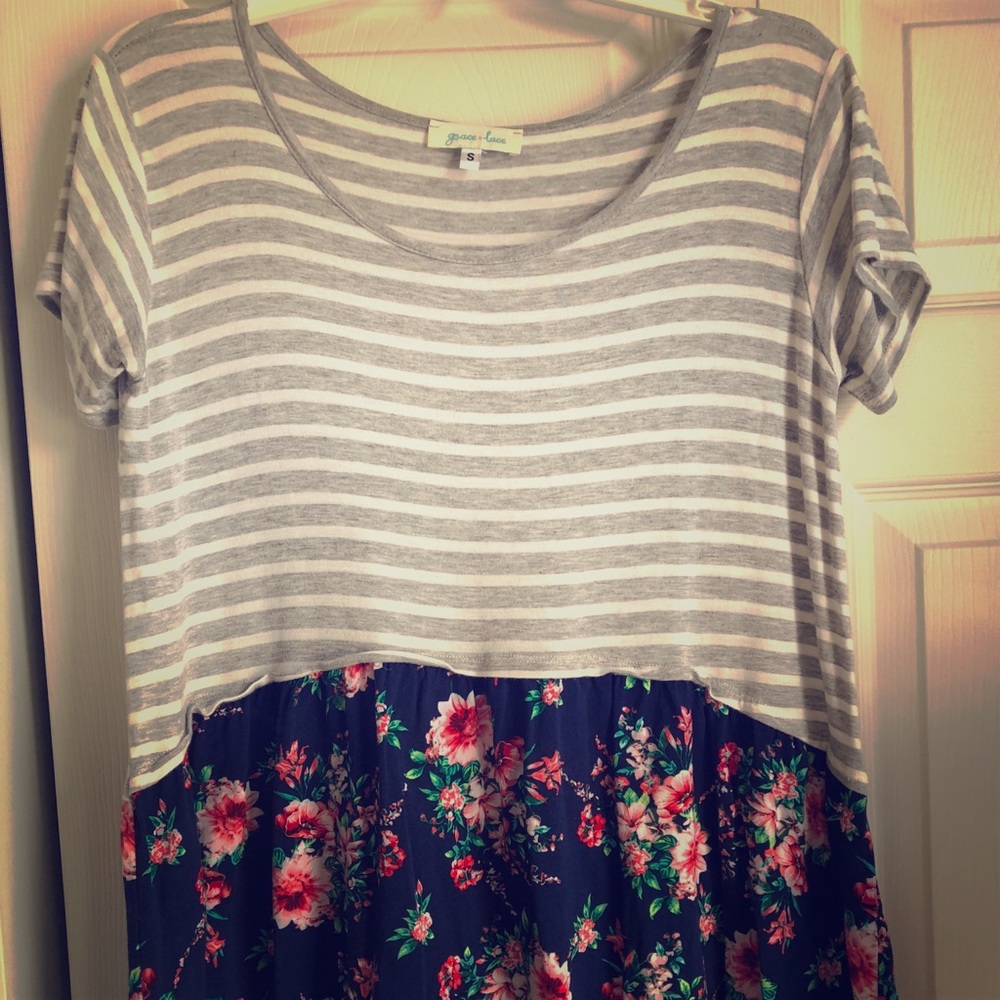 Grace & Lace Floral Tunic ~ Size Small